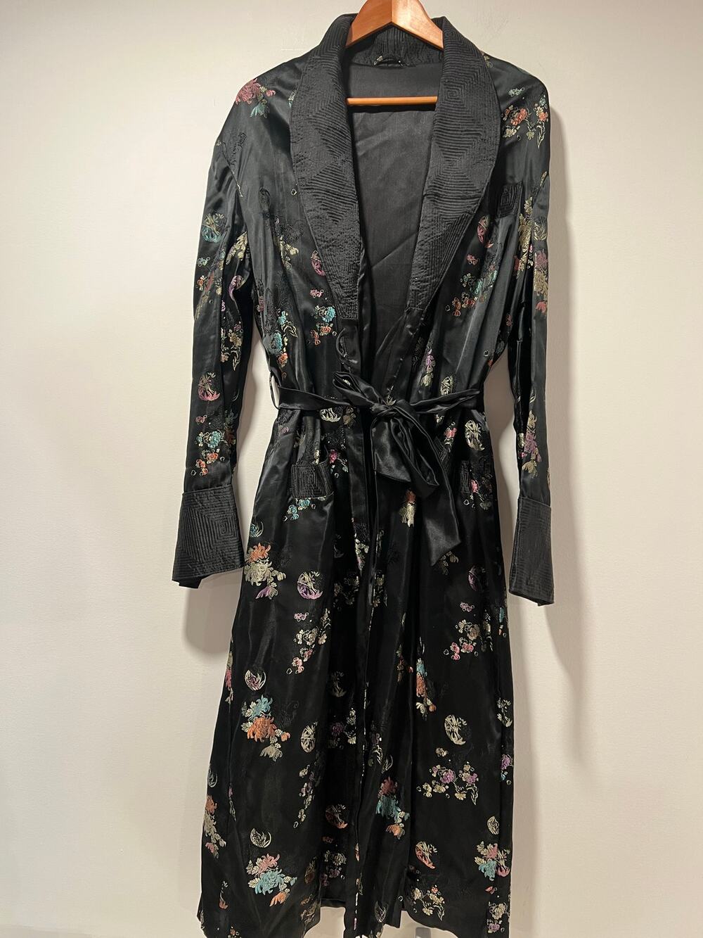 Vintage Japanese Black Floral Satin Robe Quilted Collar & Wrists Large JL